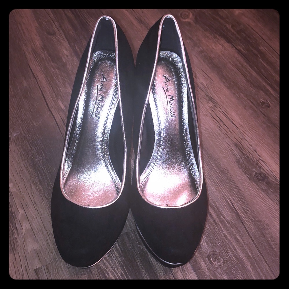 Women’s black heels